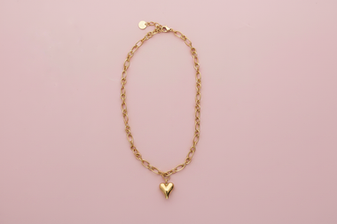 Collana figaro cuore sfondo rosa cipria